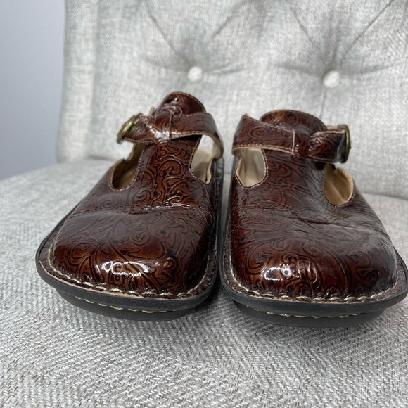 Alegria Womens SZ 35/US 4-5 Brown Black Swirl Patent Leather Clogs Slip On Shoes - Picture 2 of 5